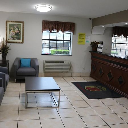 Super 8 By Wyndham San Antonio/I-35 North Ξενοδοχείο Εξωτερικό φωτογραφία