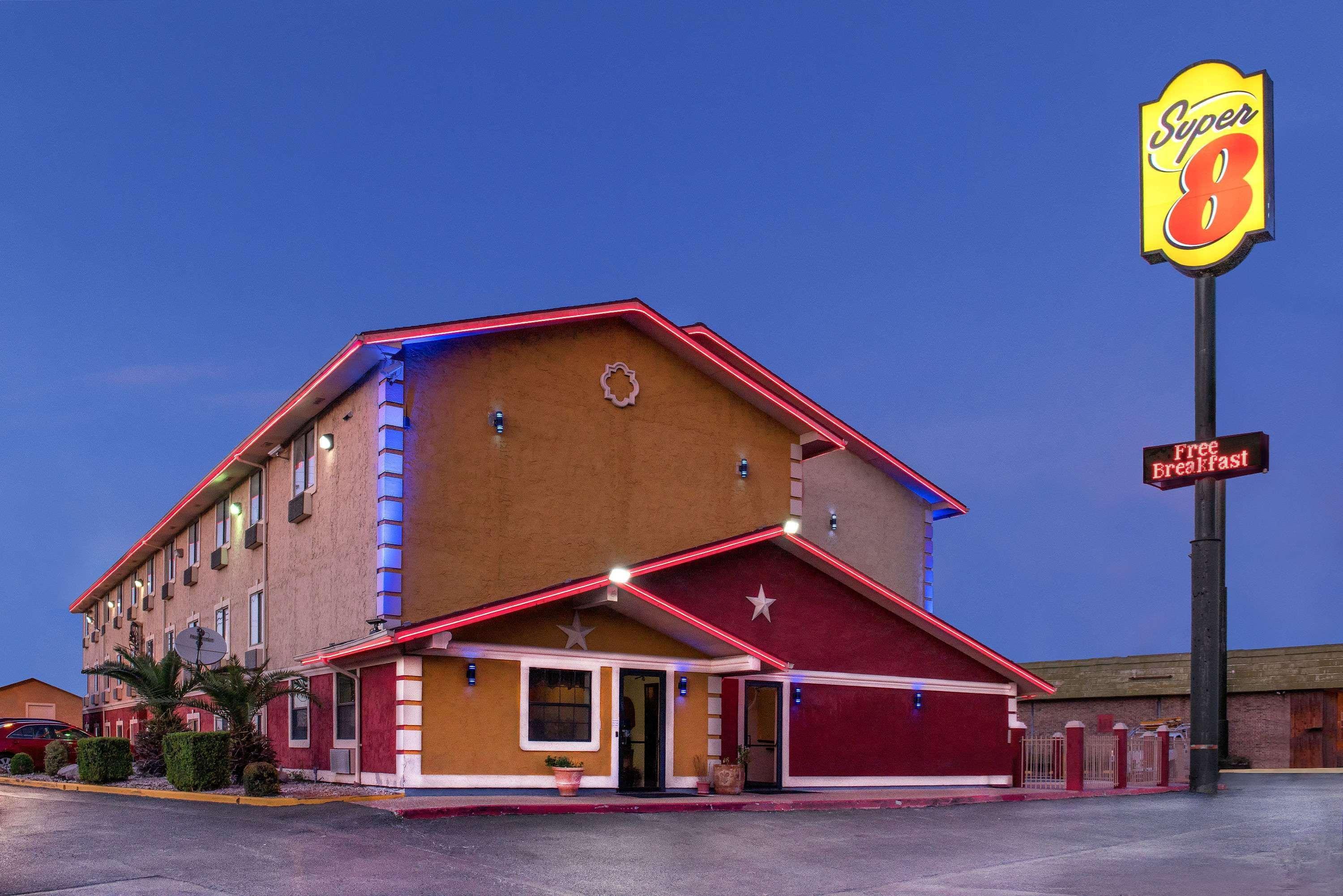 Super 8 By Wyndham San Antonio/I-35 North Ξενοδοχείο Εξωτερικό φωτογραφία